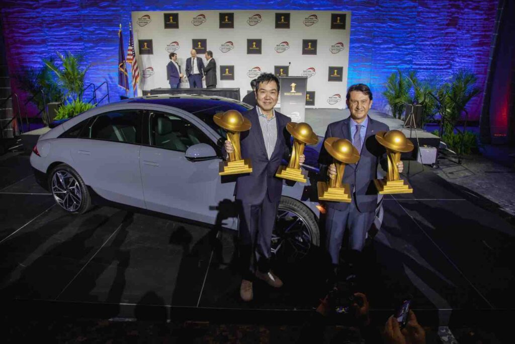 (Left to Right) Jose Munoz, Global COO Hyundai Motor Company and SangYup Lee, Executive VP and Head of Hyundai Global Design Center with the 3D printed trophies
