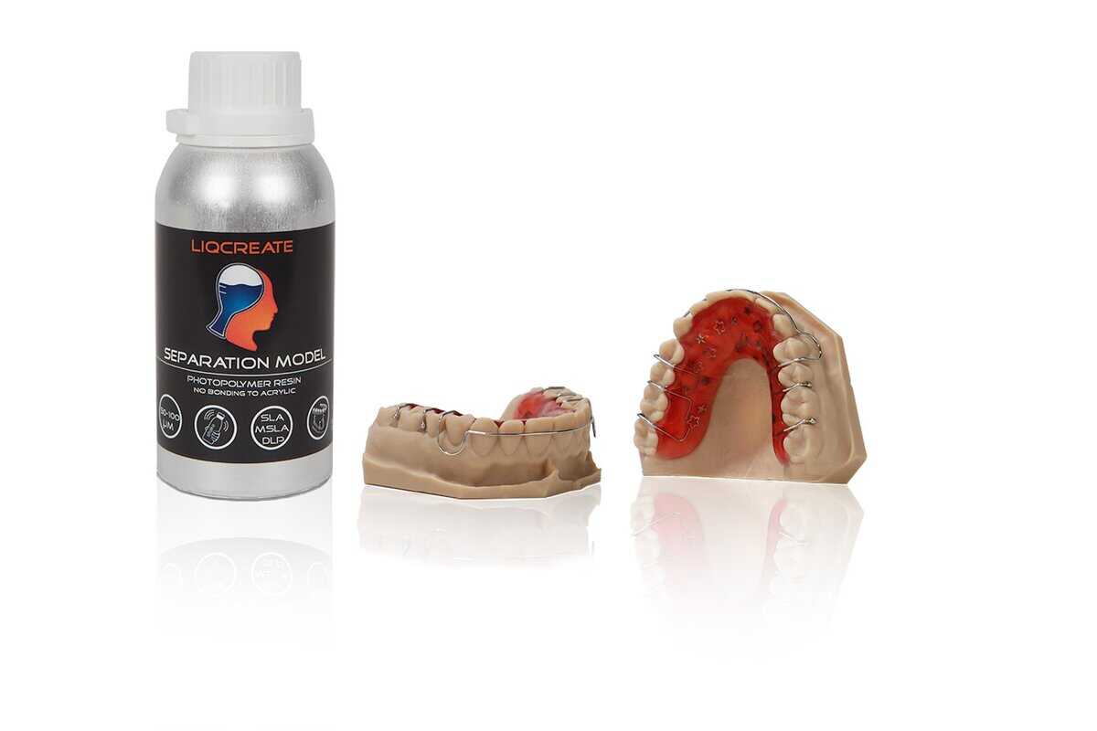 Liqcreate Separation Model photopolymer resin (left) alongside 3D printed dental models with orthodontic appliances demonstrating clean acrylic separation